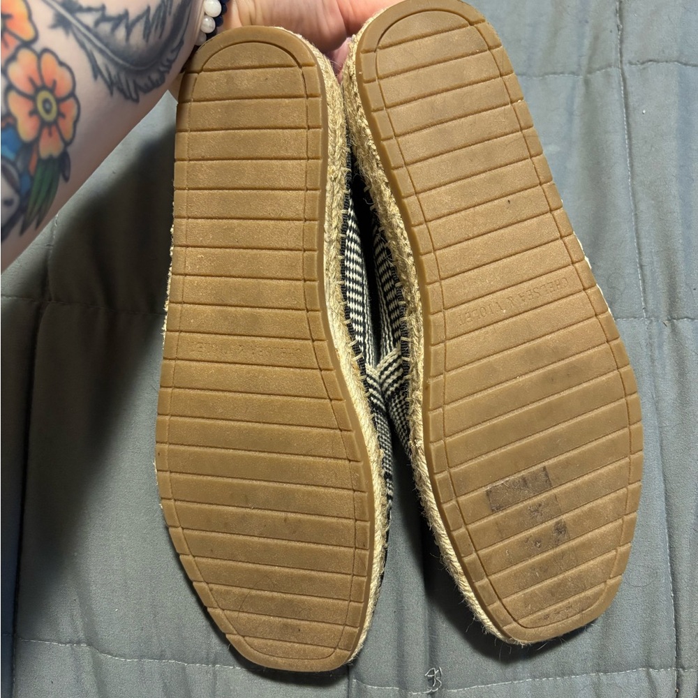 CHELSEA & VIOLET Mimi Black and Cream Slip-On Espadrille Flats Womens Size 6 - Picture 4 of 7